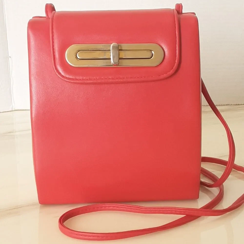 ANDE' Minimalist Red Box Vegan Leather Gold Tone Hardware Crossbody Bag - Vtg